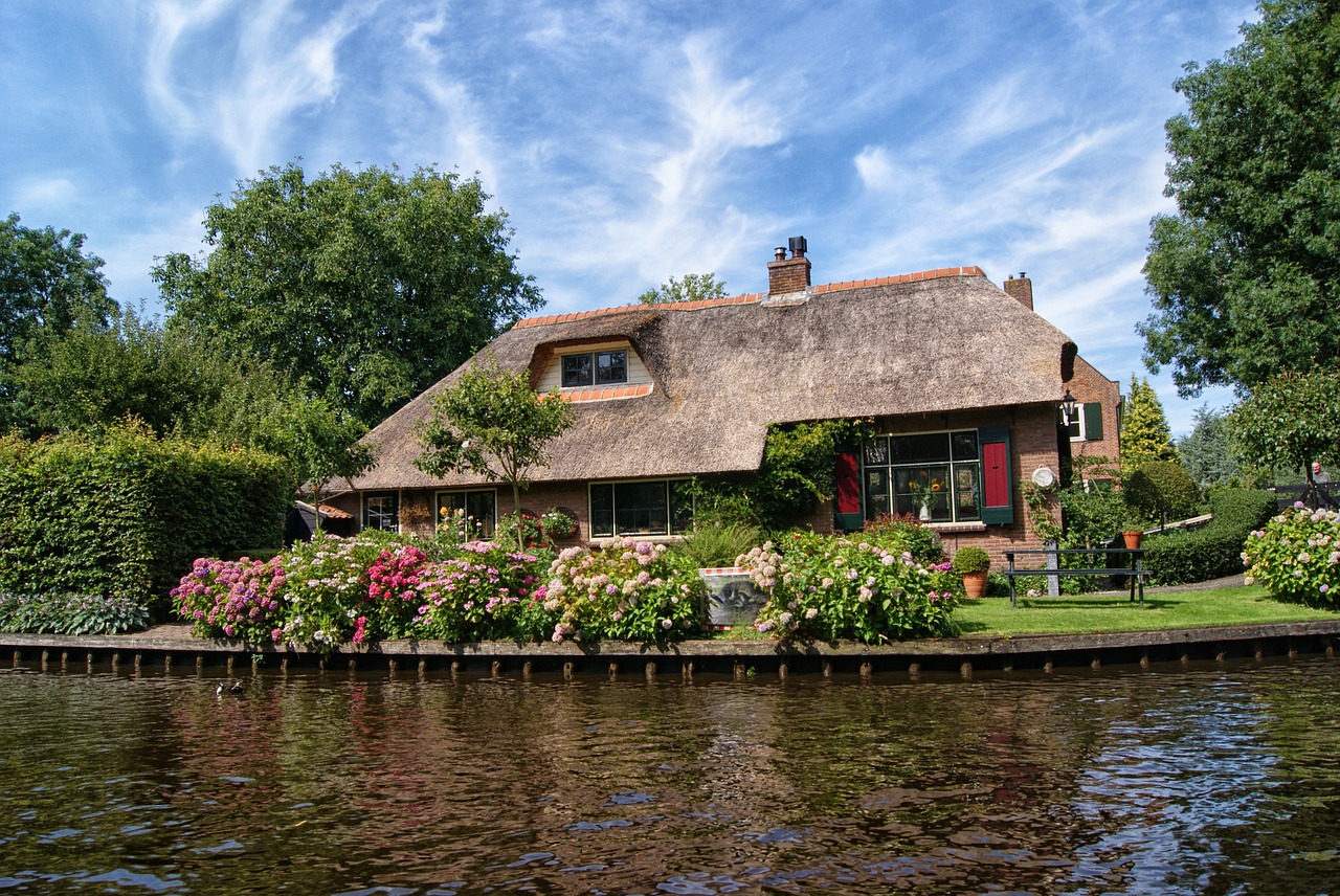 Image - giethoorn farm house cottage