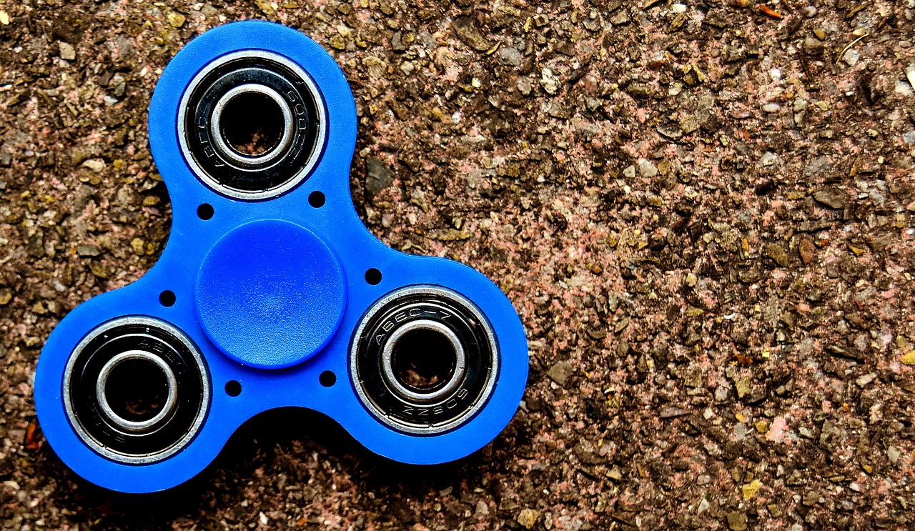 Image - fidget spinner popular play toys