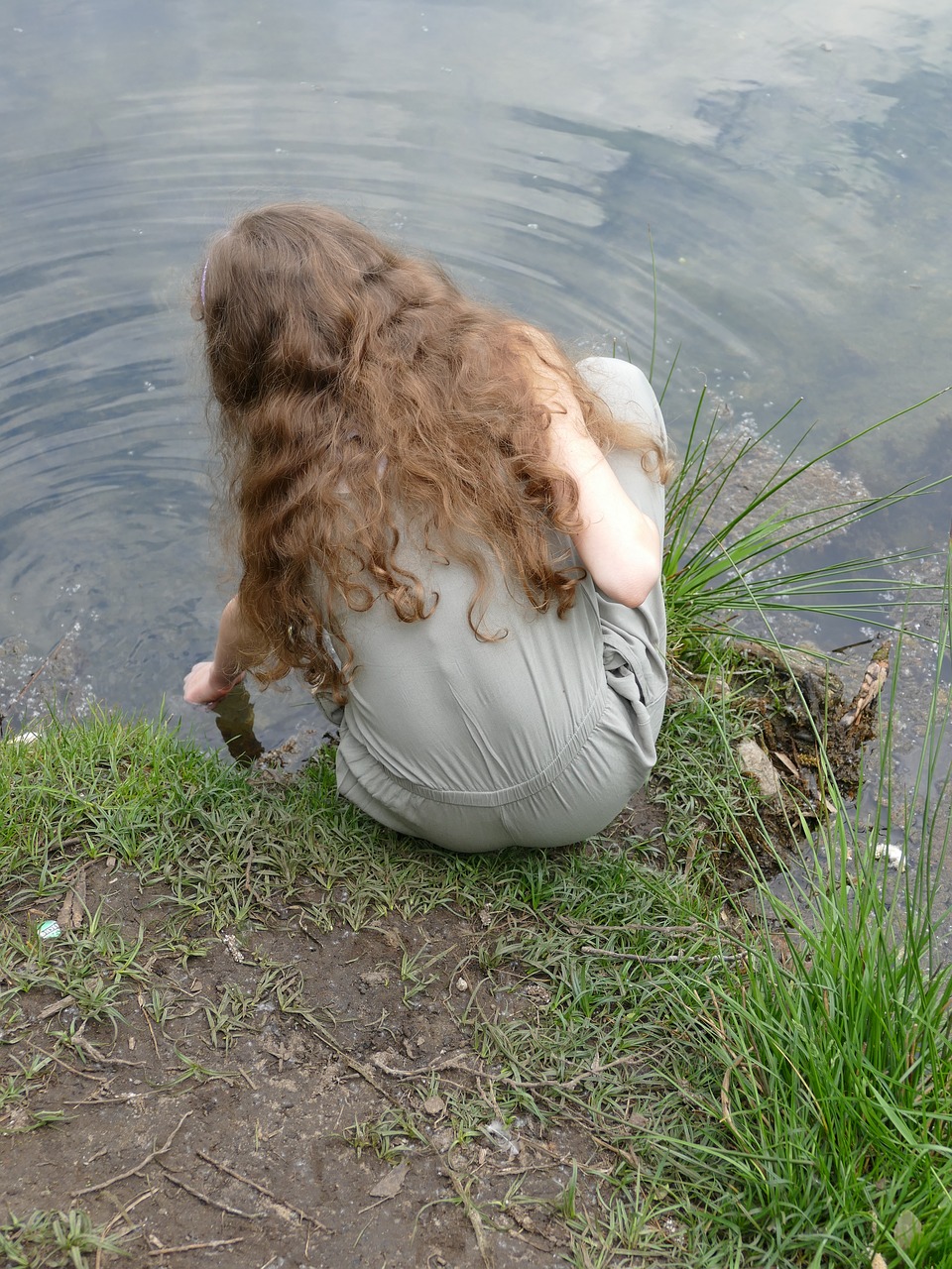 Image - child girl play lake water summer