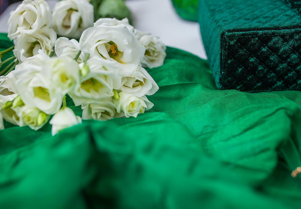 Image - green shawl flowers bag