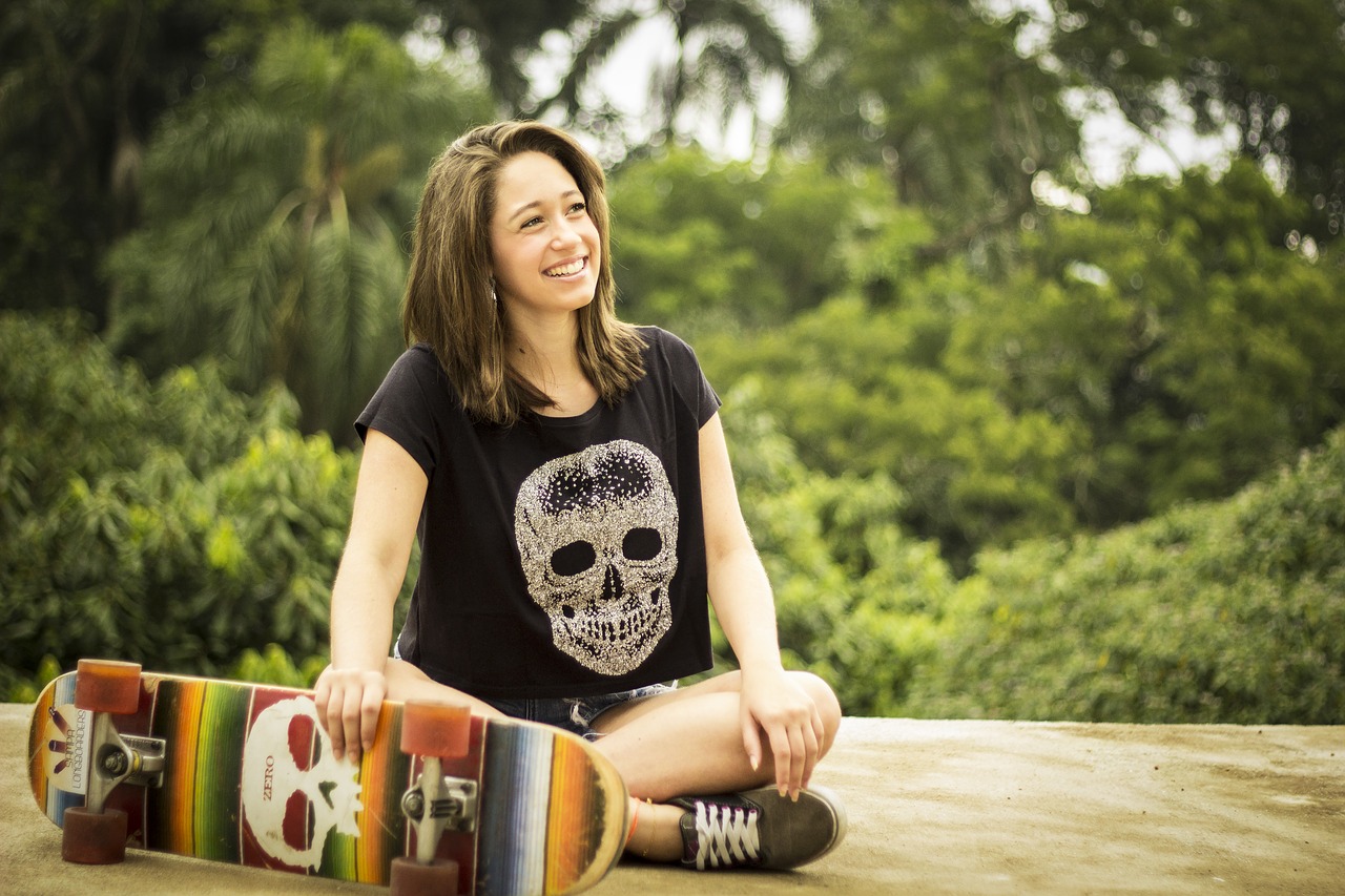 Image - skateboard model girl