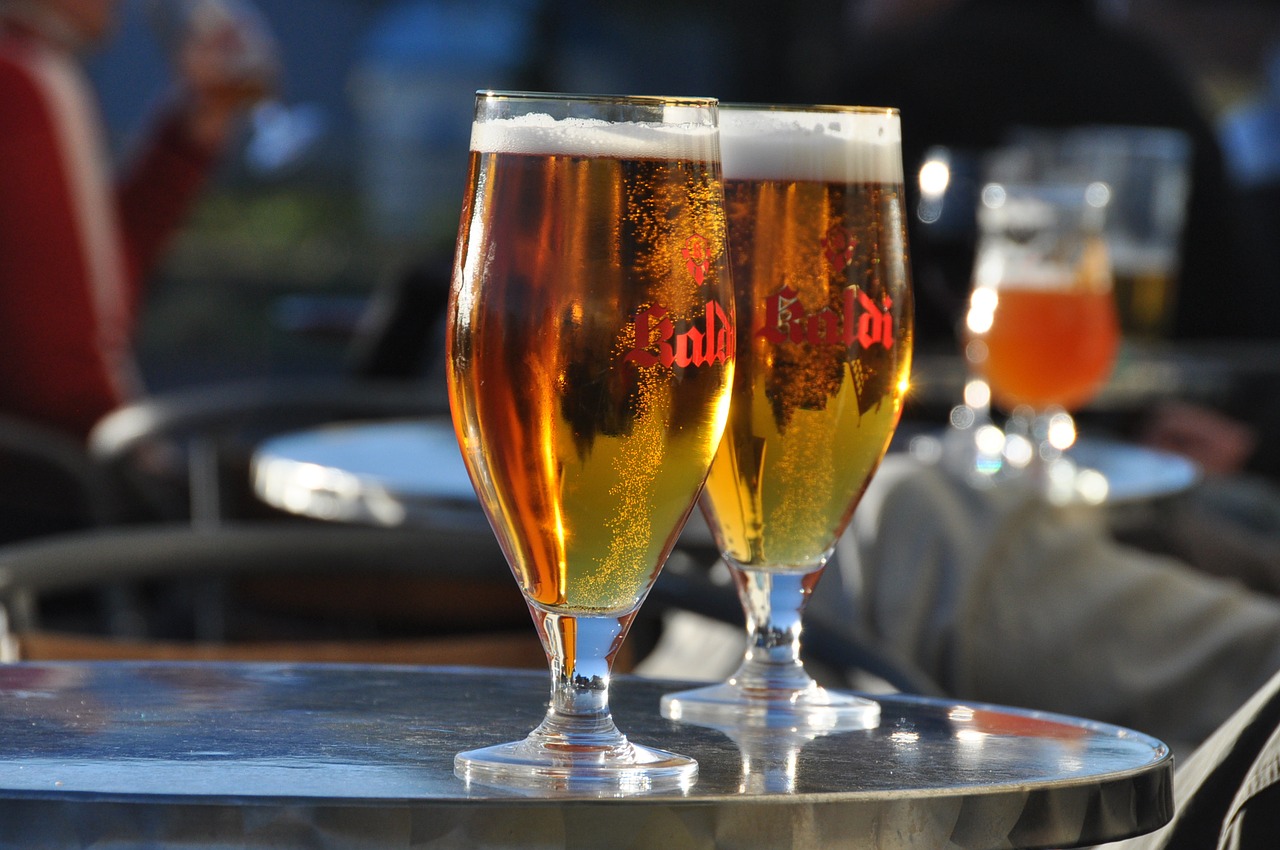 Image - drinks beer lunch
