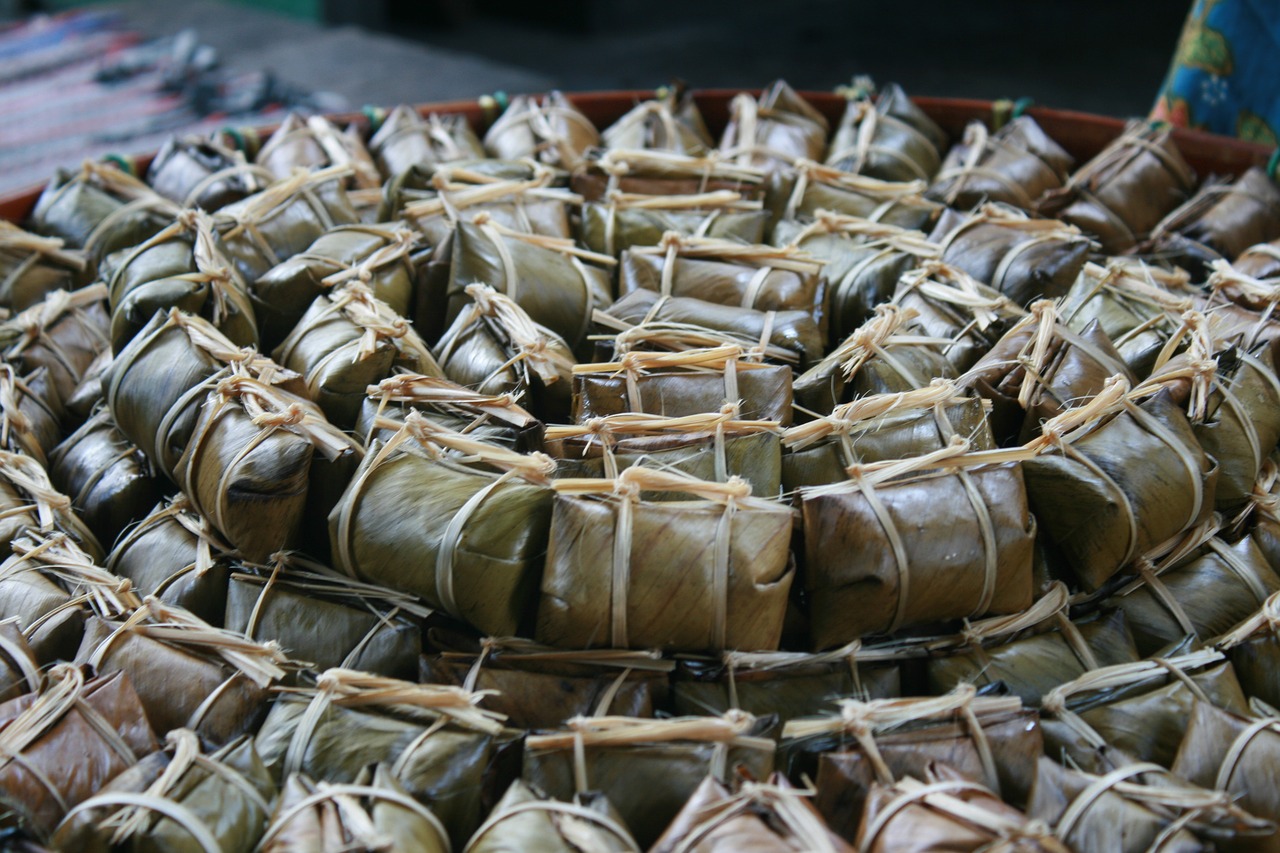 Image - bananas with sticky rice khao tom mat