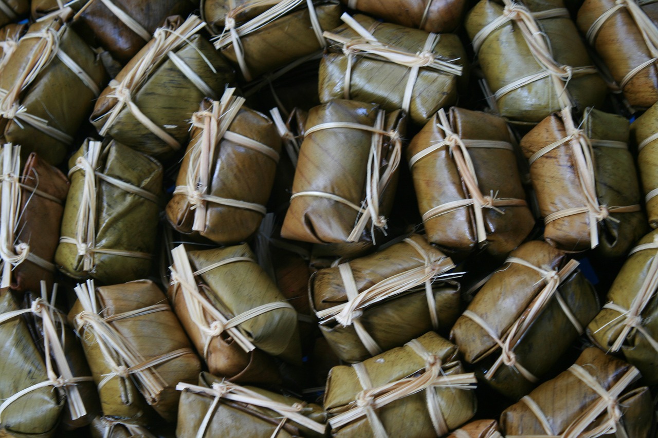 Image - bananas with sticky rice khao tom mat