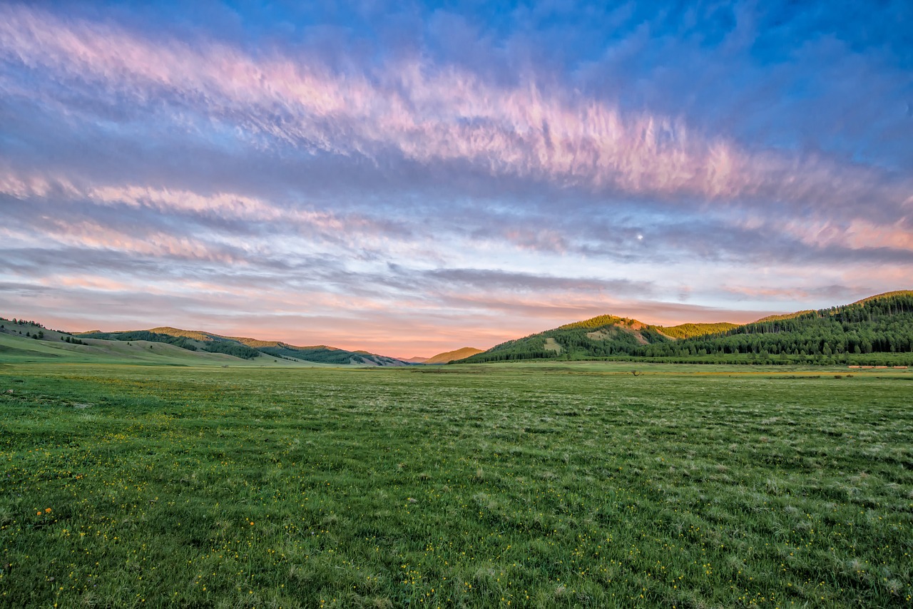 Image - evening green valley cloud