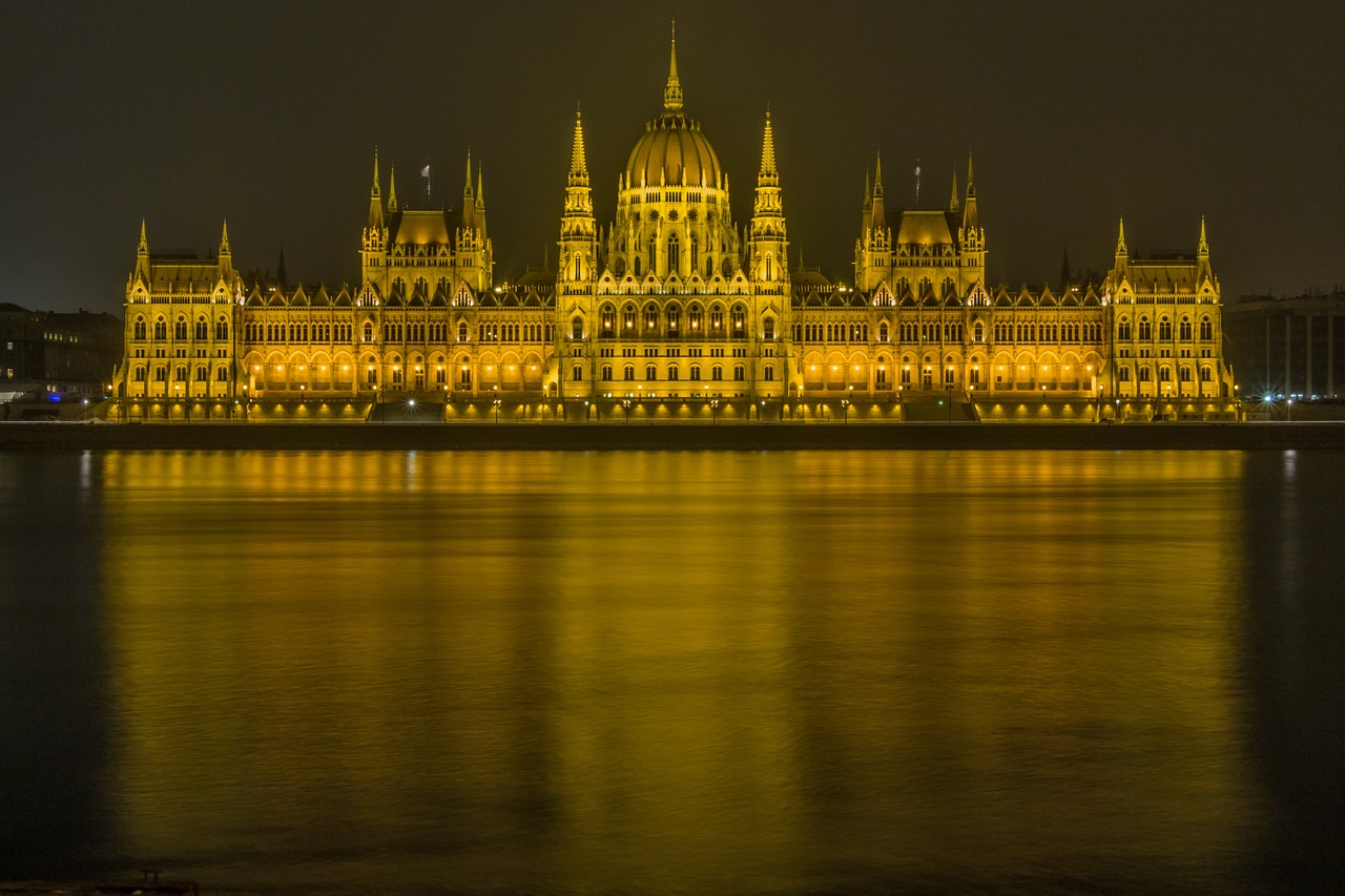 Image - budapest danube parliament