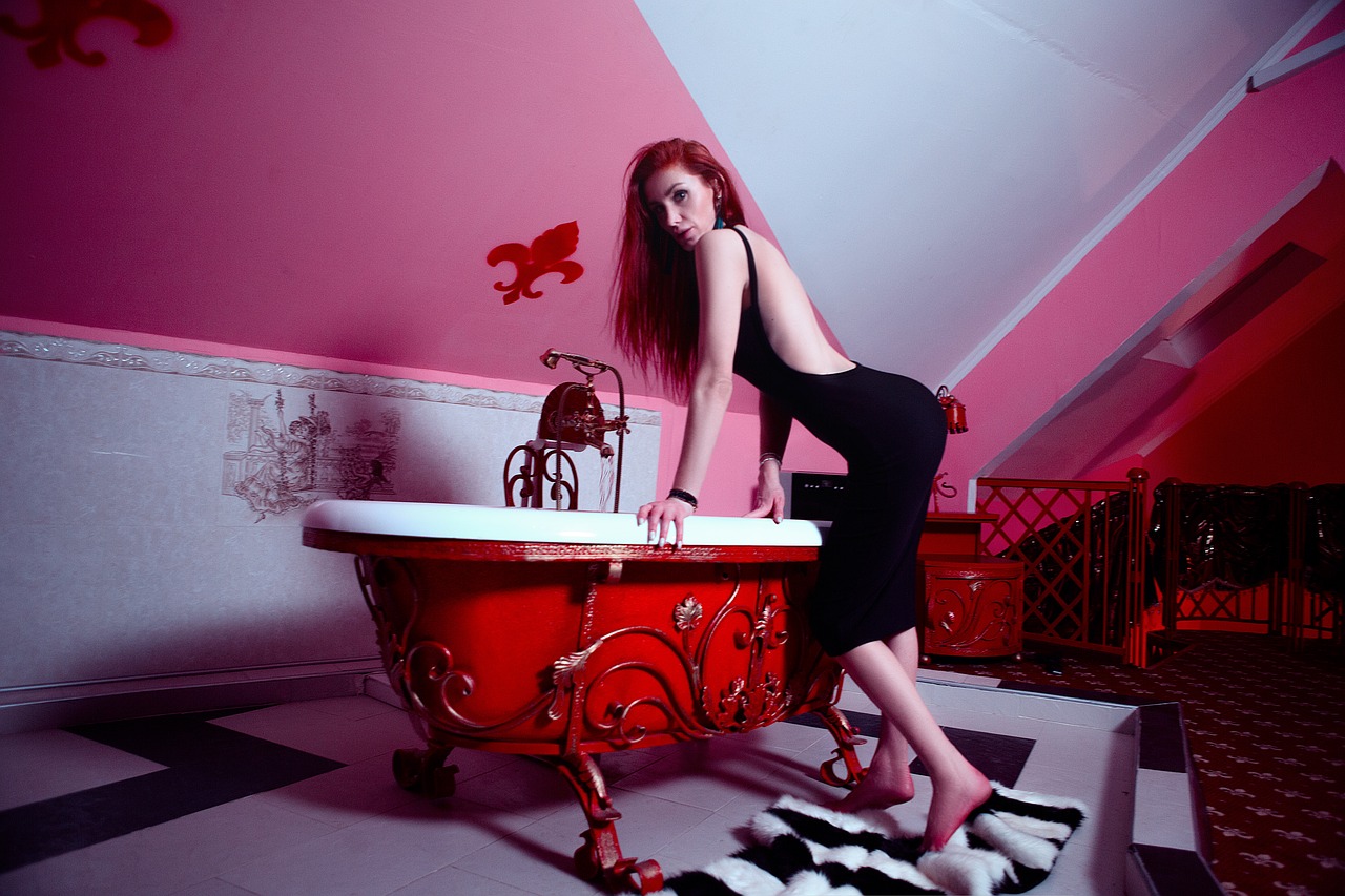 Image - girl red bathroom retro model