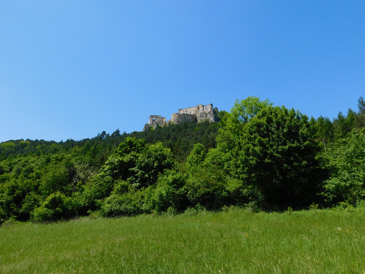 Image - the castle lietava lietava castle