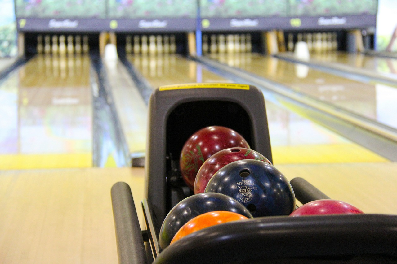 Image - bowling colorful bowling balls