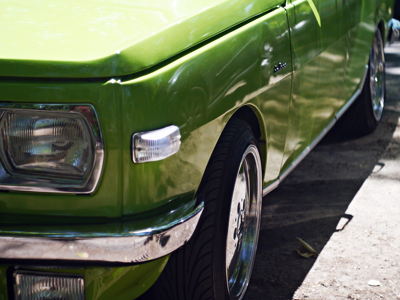 Image - wartburg 353 green old car