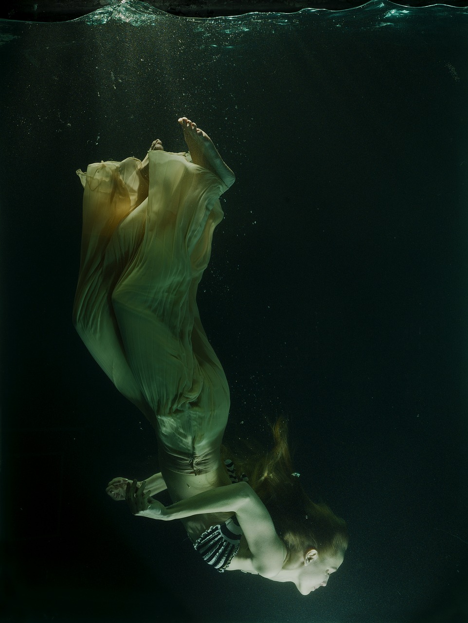 Image - underwater tank dress fiction