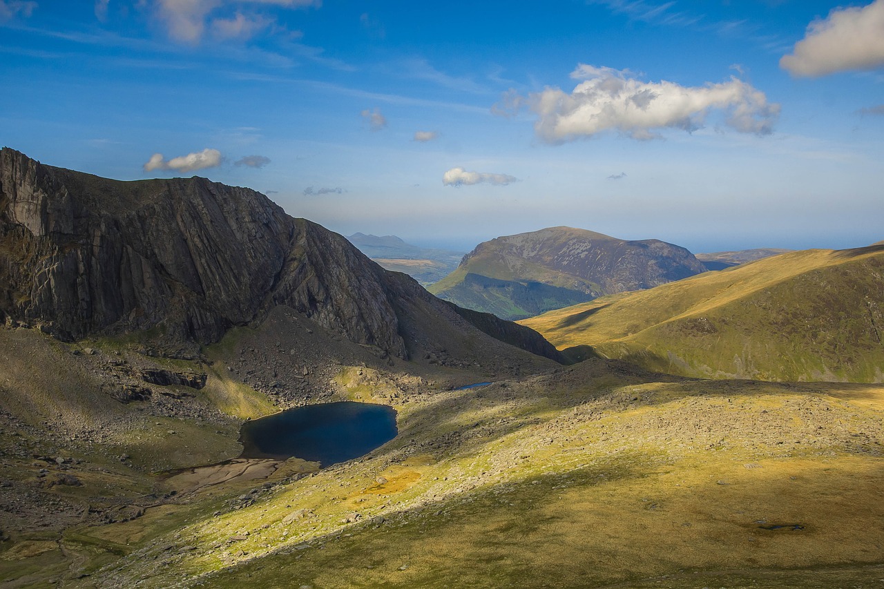 Image - lake rocks mountain snowdonia