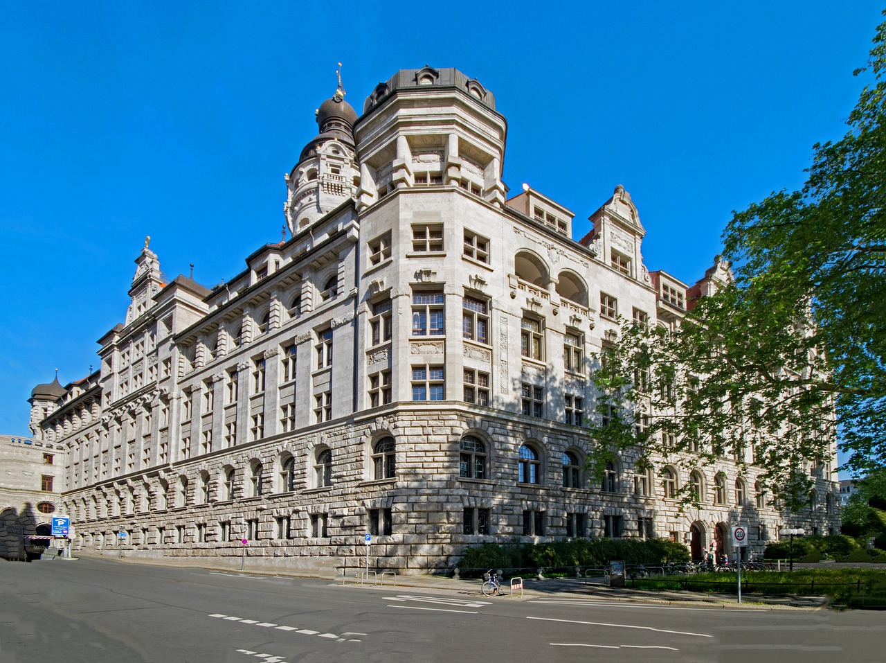 Image - new town hall leipzig saxony