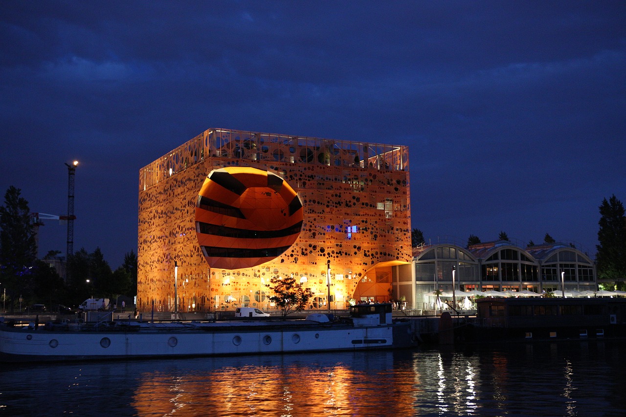 Image - france rhône bank building