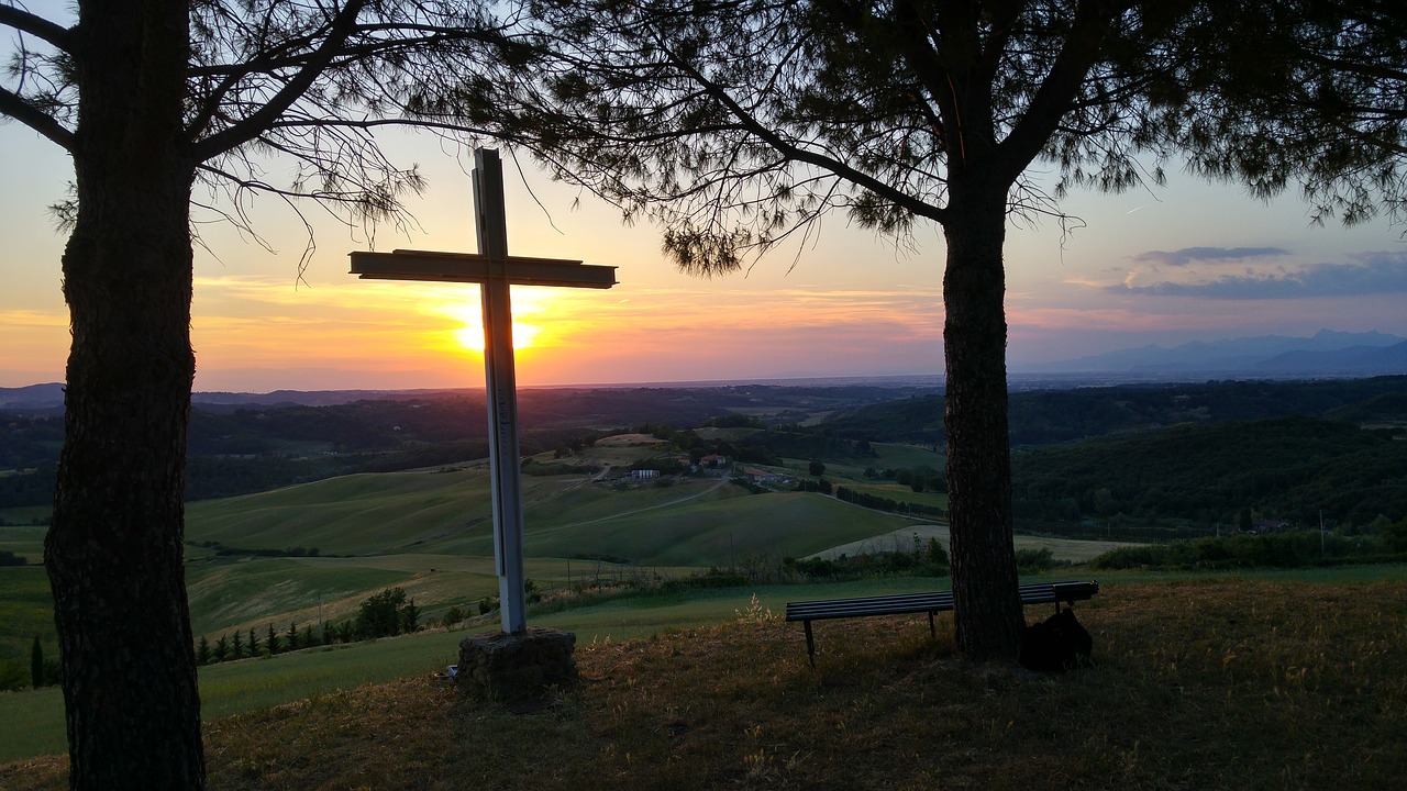 Image - tuscany sun cross hill