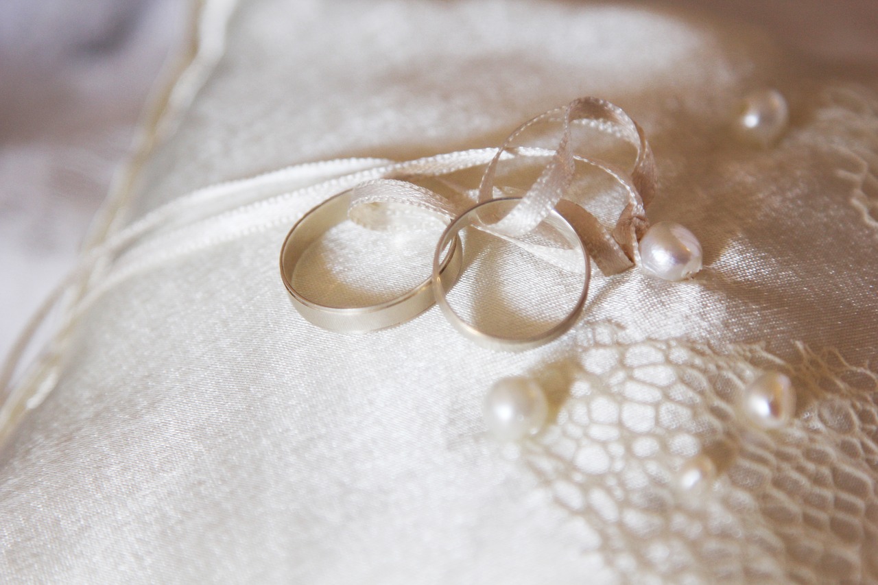 Image - wedding ring hoop ring pillow