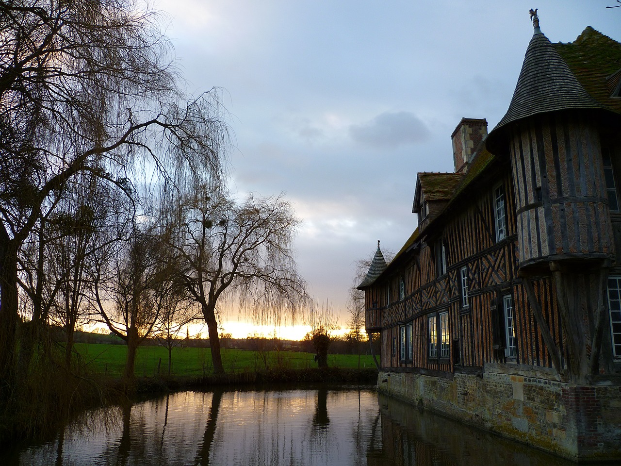 Image - castle france river blue building