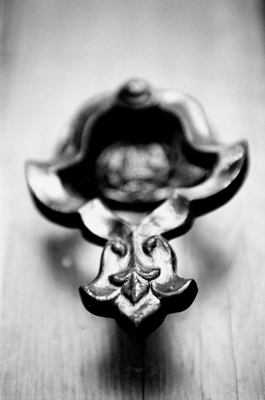 Image - knob door old date macro
