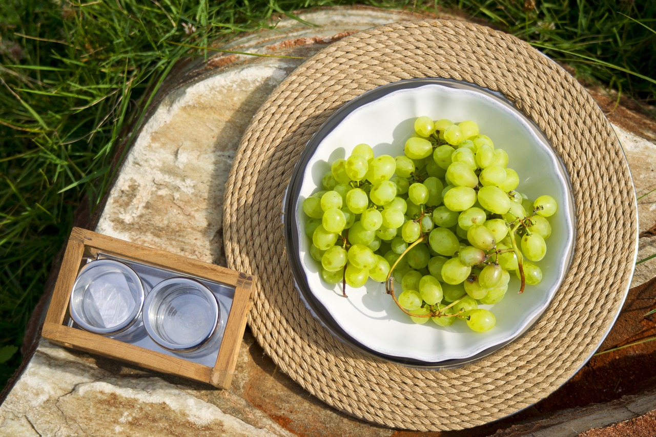 Image - raisin green table plate