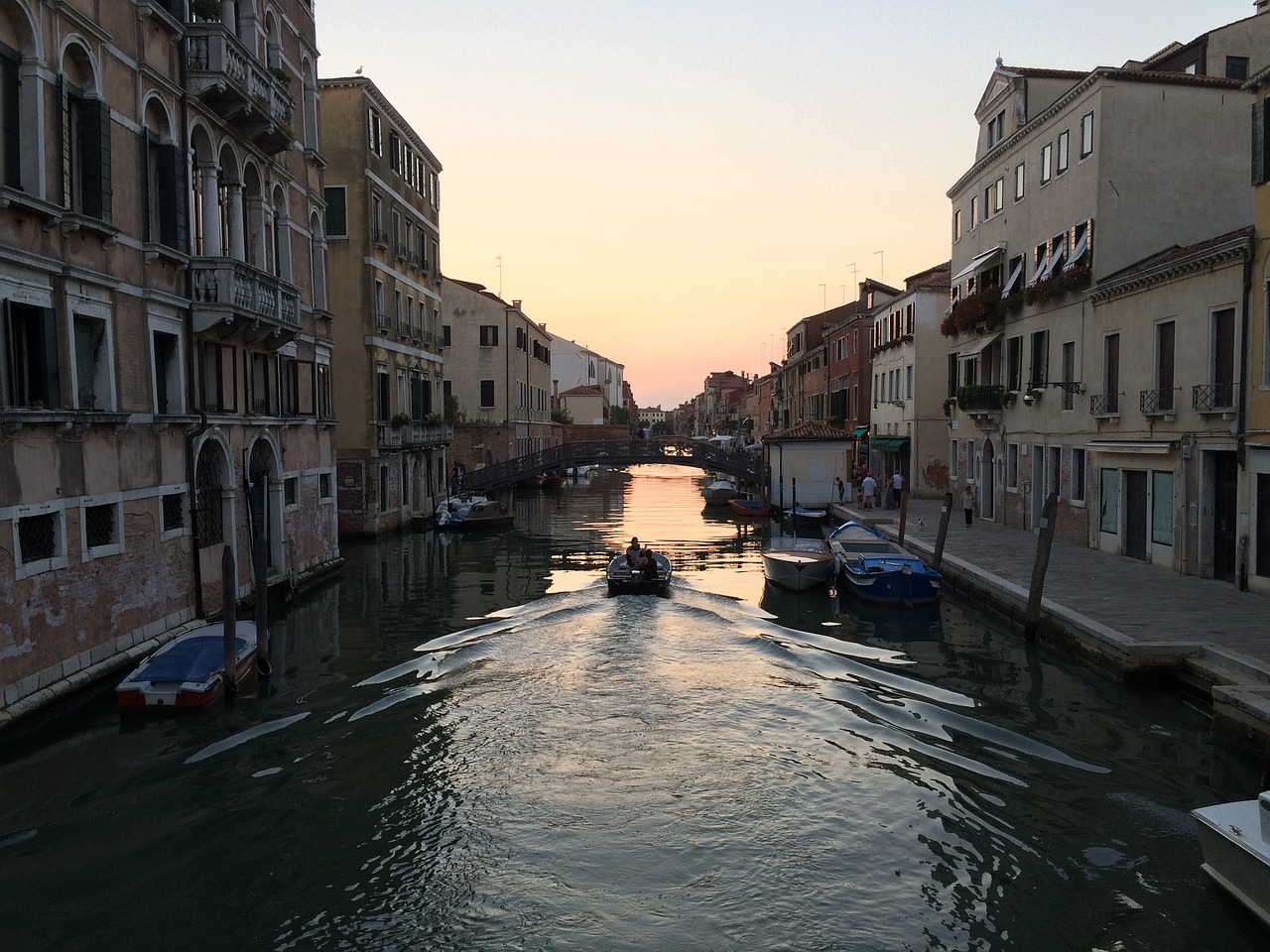 Image - venice channel boot gondola homes
