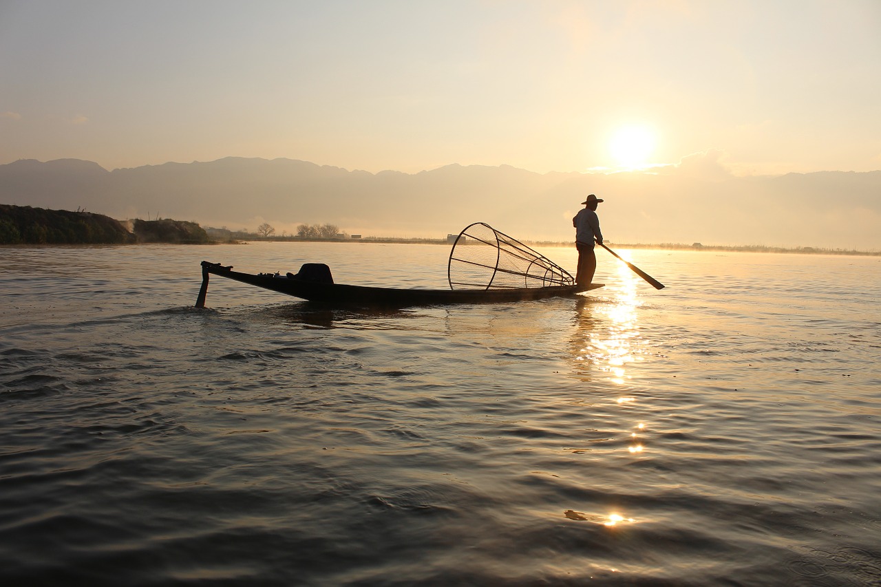 Image - fisherman boat inle lake myanmar