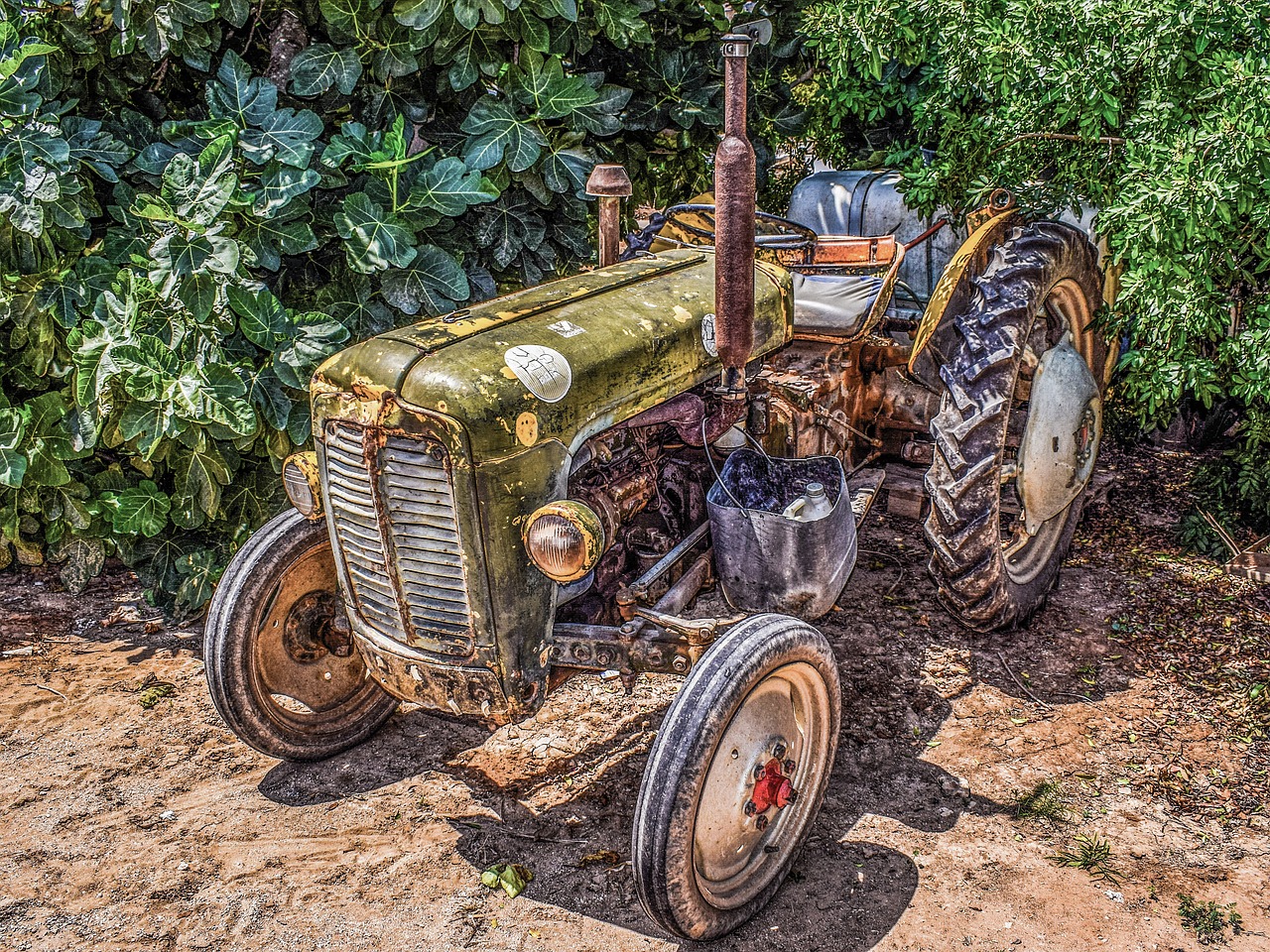 Image - tractor farm countryside