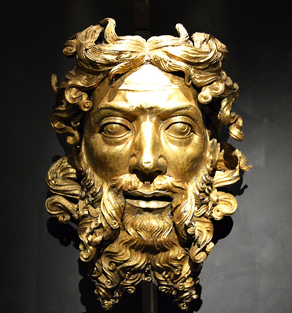 Image - head gold sculpture