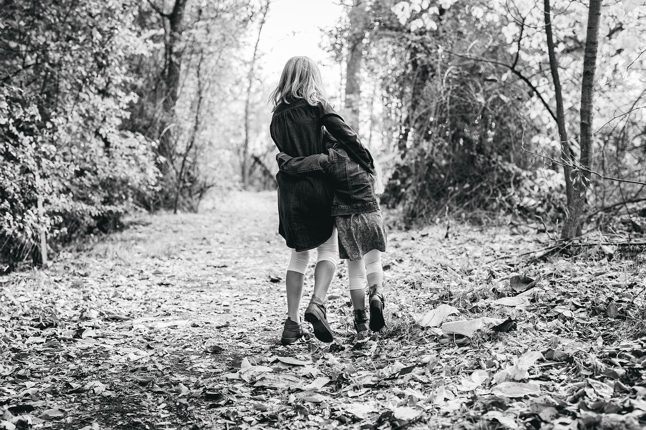 Image - sister family happy child girl