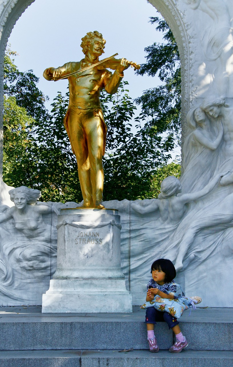 Image - monument golden statue strauss