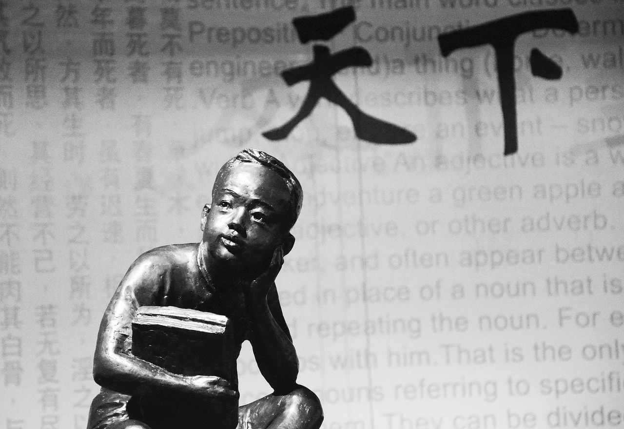 Image - sculpture black and white the world