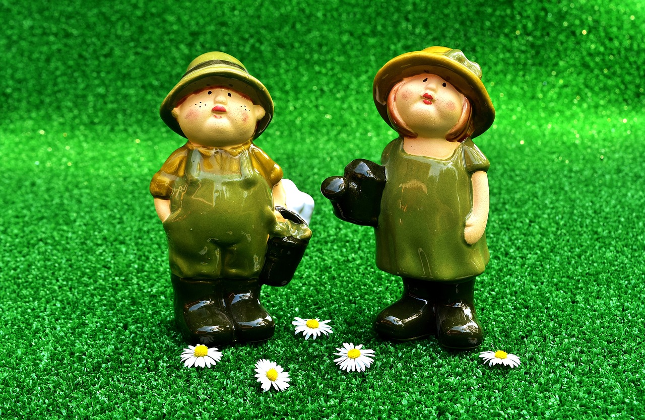 Image - gardening figures pair funny