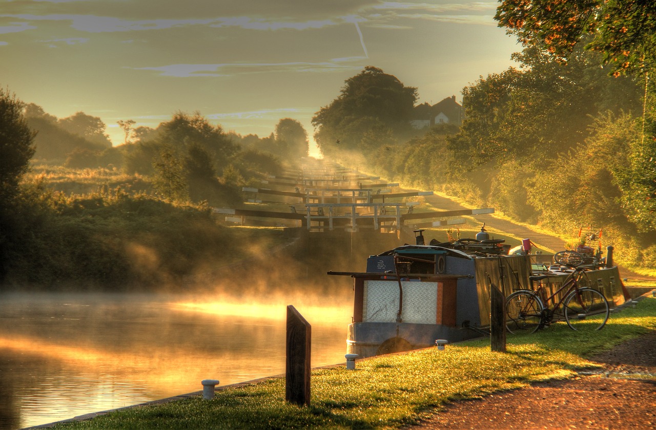 Image - canal sunrise locks caen hill