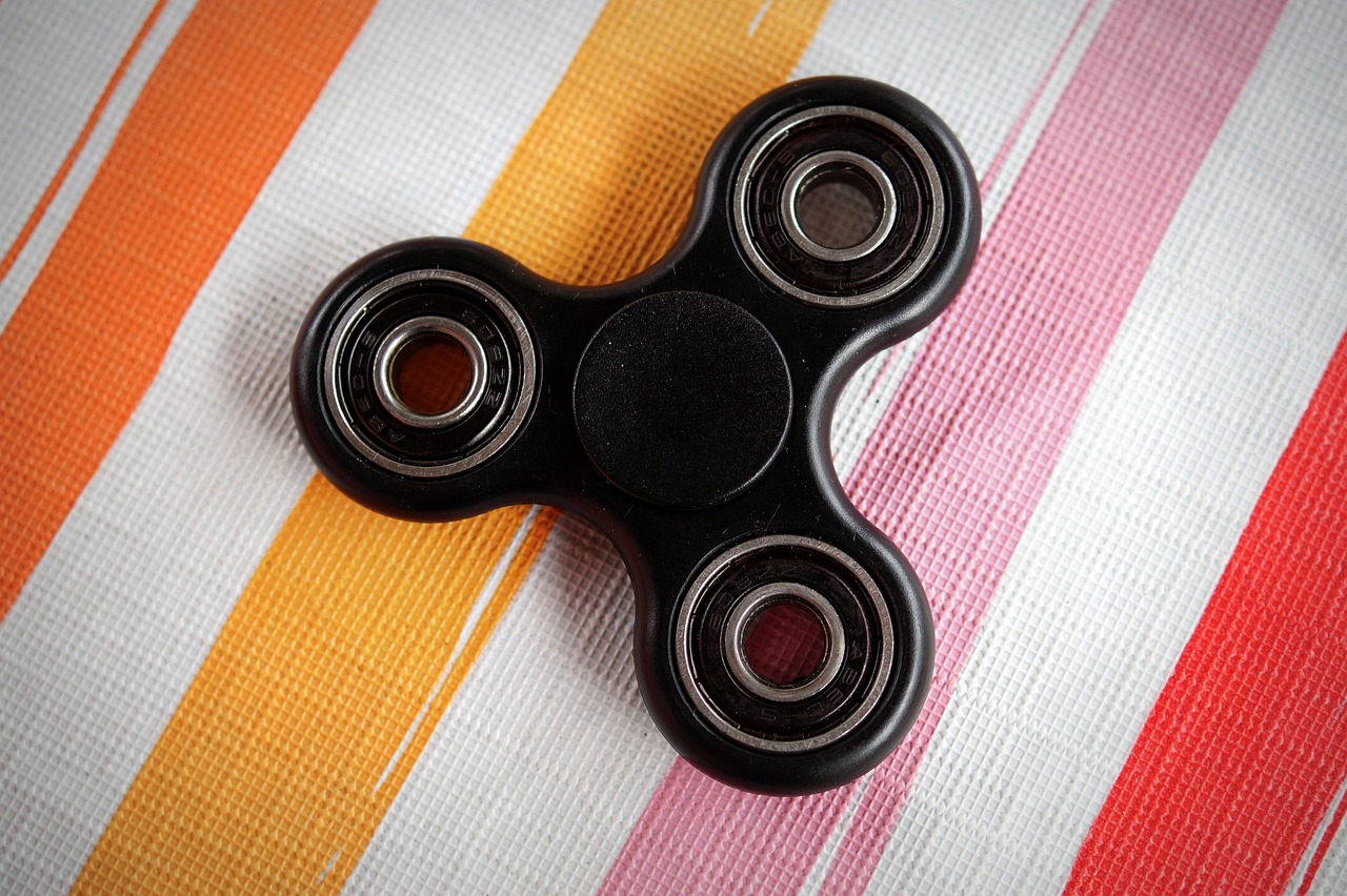 Image - fidget spinner toys trend turn