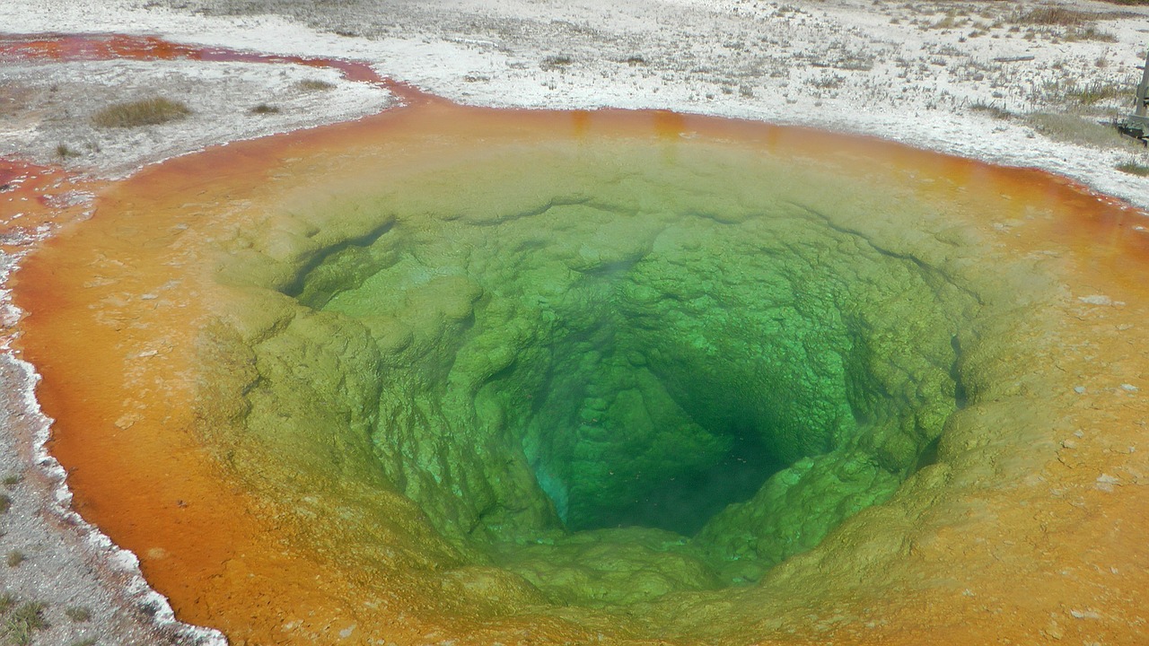 Image - yellowstone national park pool