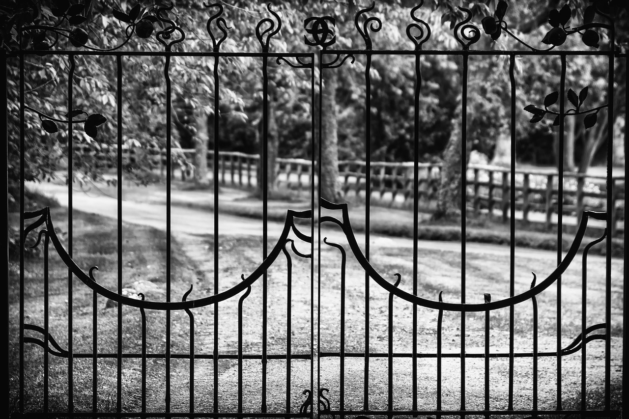 Image - goal grid input iron railings