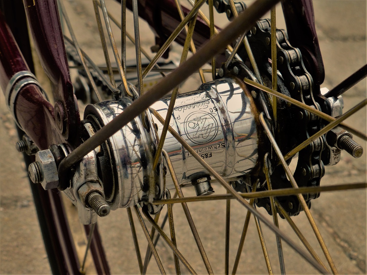 Image - wheel spokes chain bike hub rim