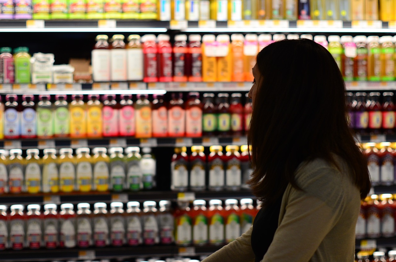 Image - shopping bottle woman grocery