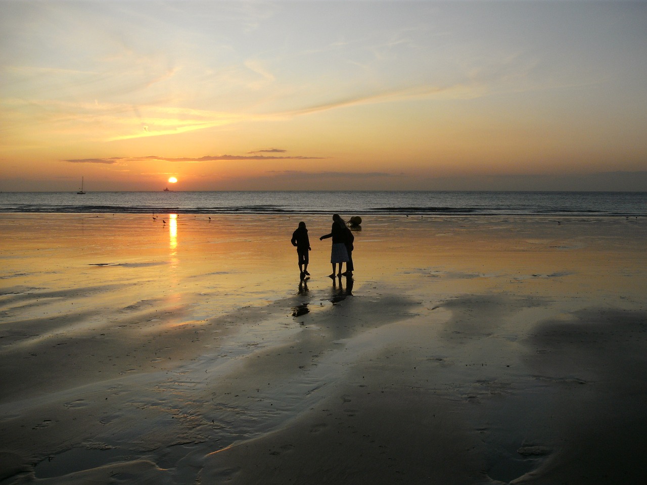 Image - sunset beach calais silhouette