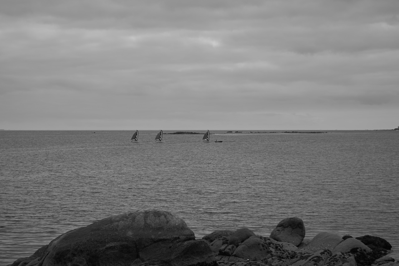 Image - sea water sky pebbles boats