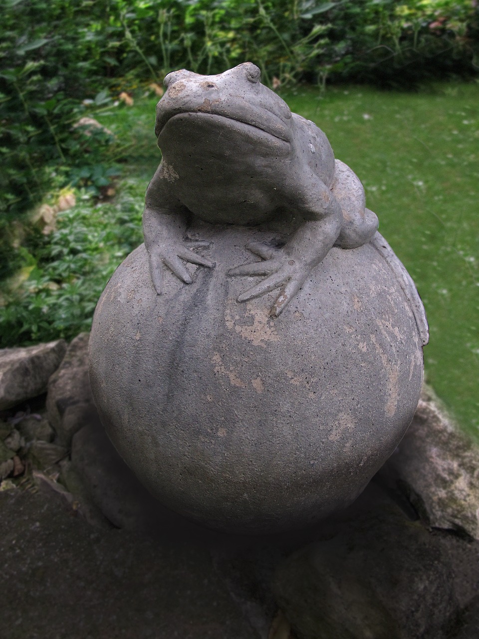 Image - frog ball ceramic frog prince