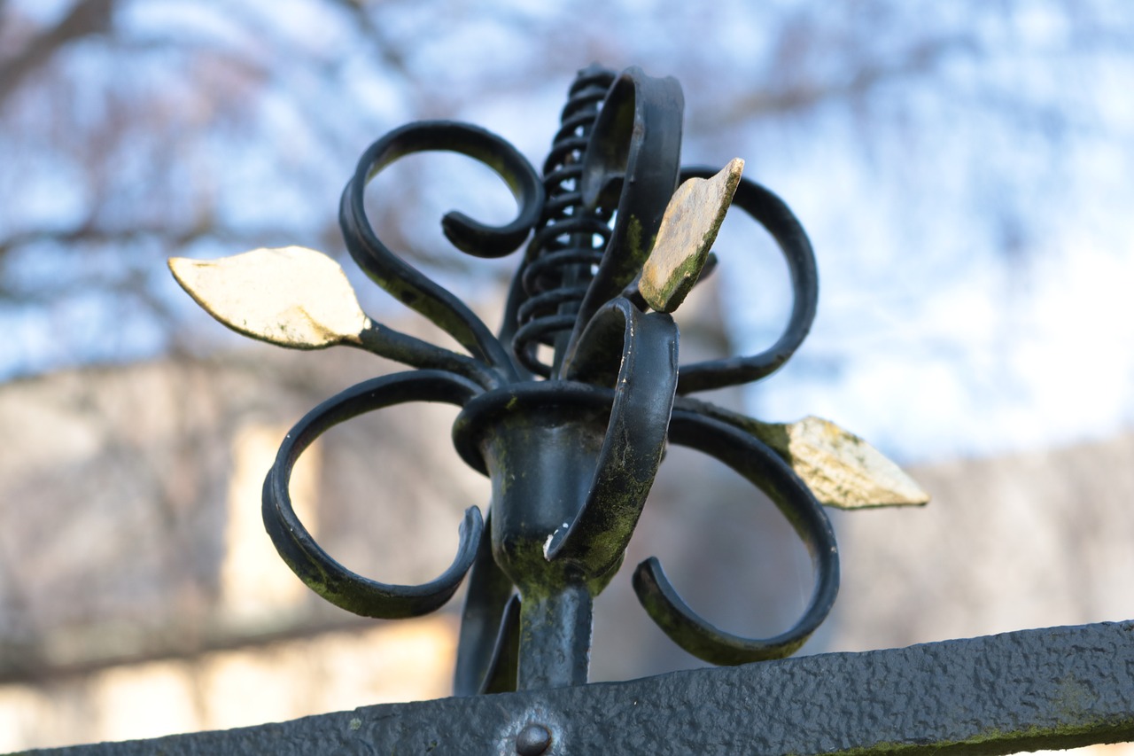 Image - wrought iron rosette fence