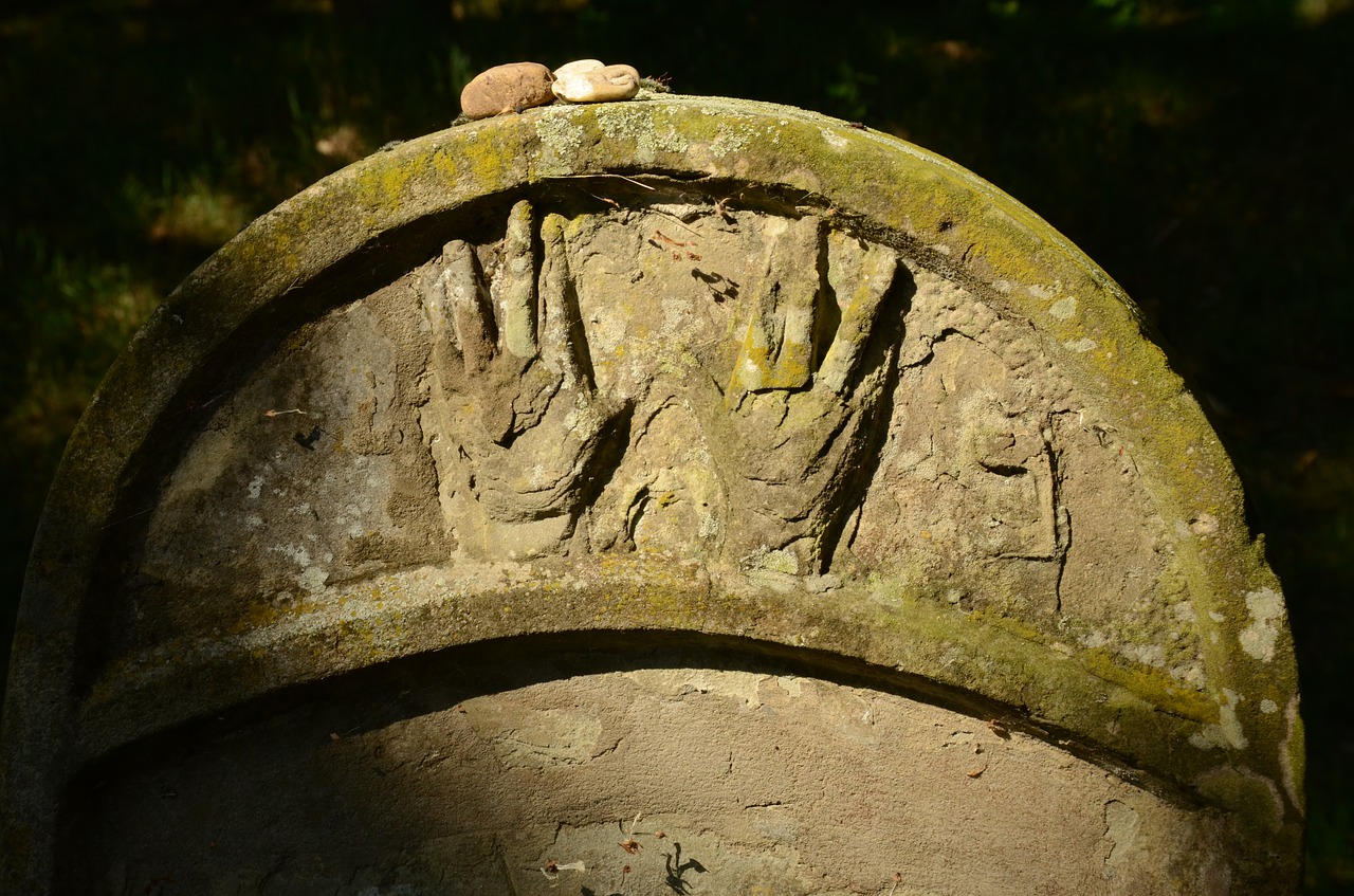 Image - tombstone grave cemetery jewish