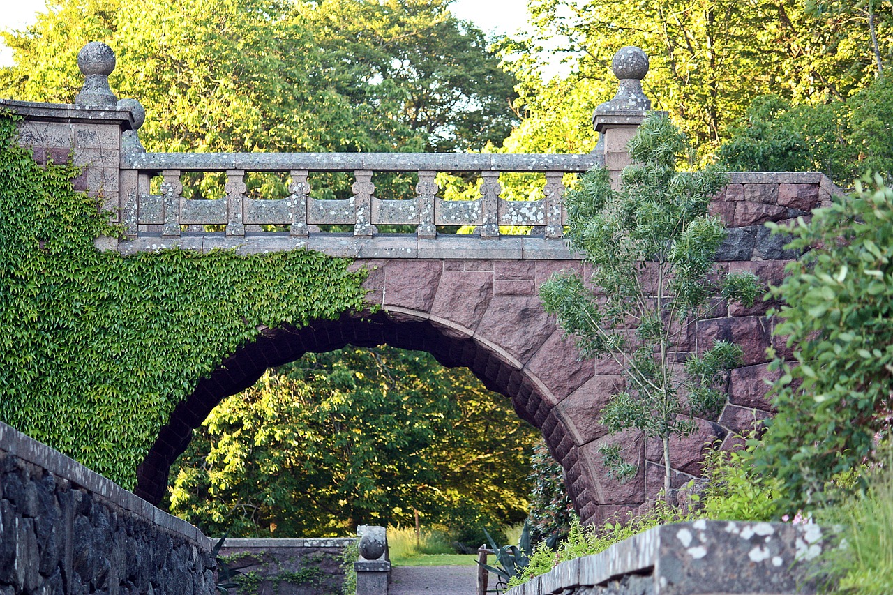 Image - slottsbro stone bridge halland park