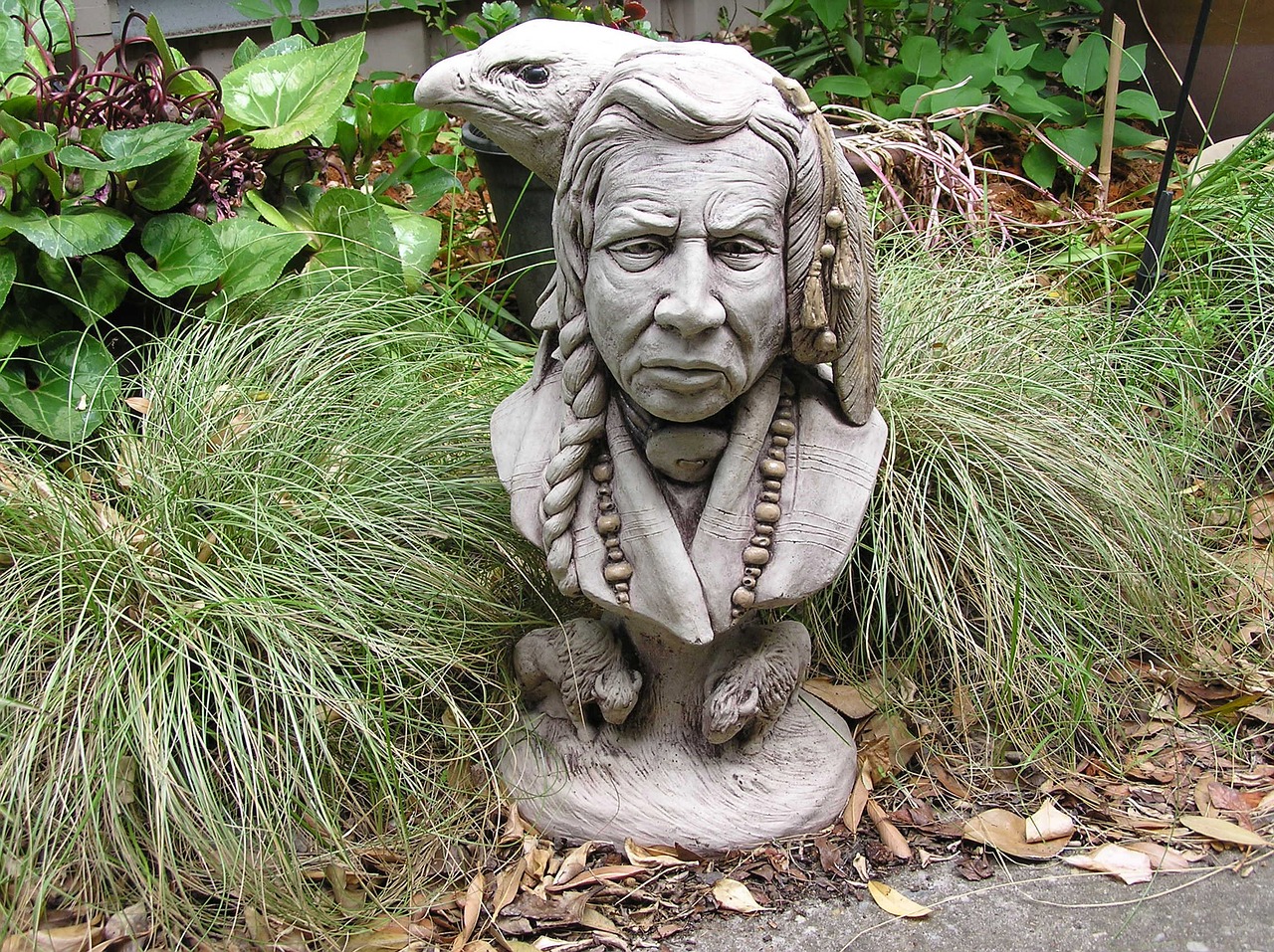 Image - statue in garden