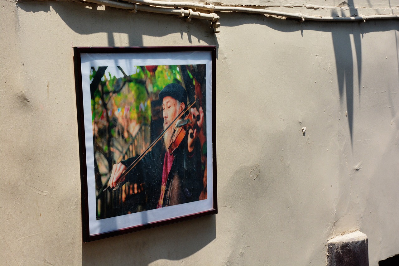 Image - roadside photo violin the old man
