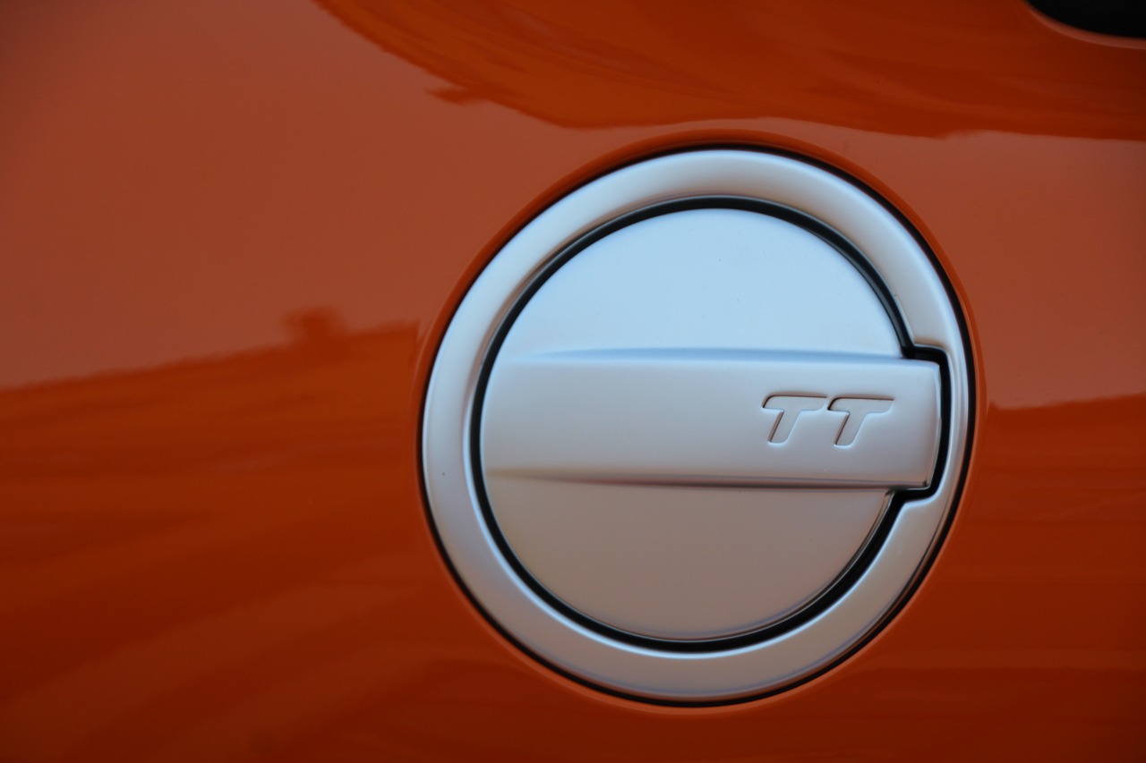 Image - audi tt fuel tank cap orange