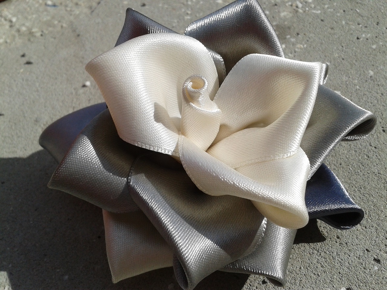 Image - kanzashi rose white silver bijou