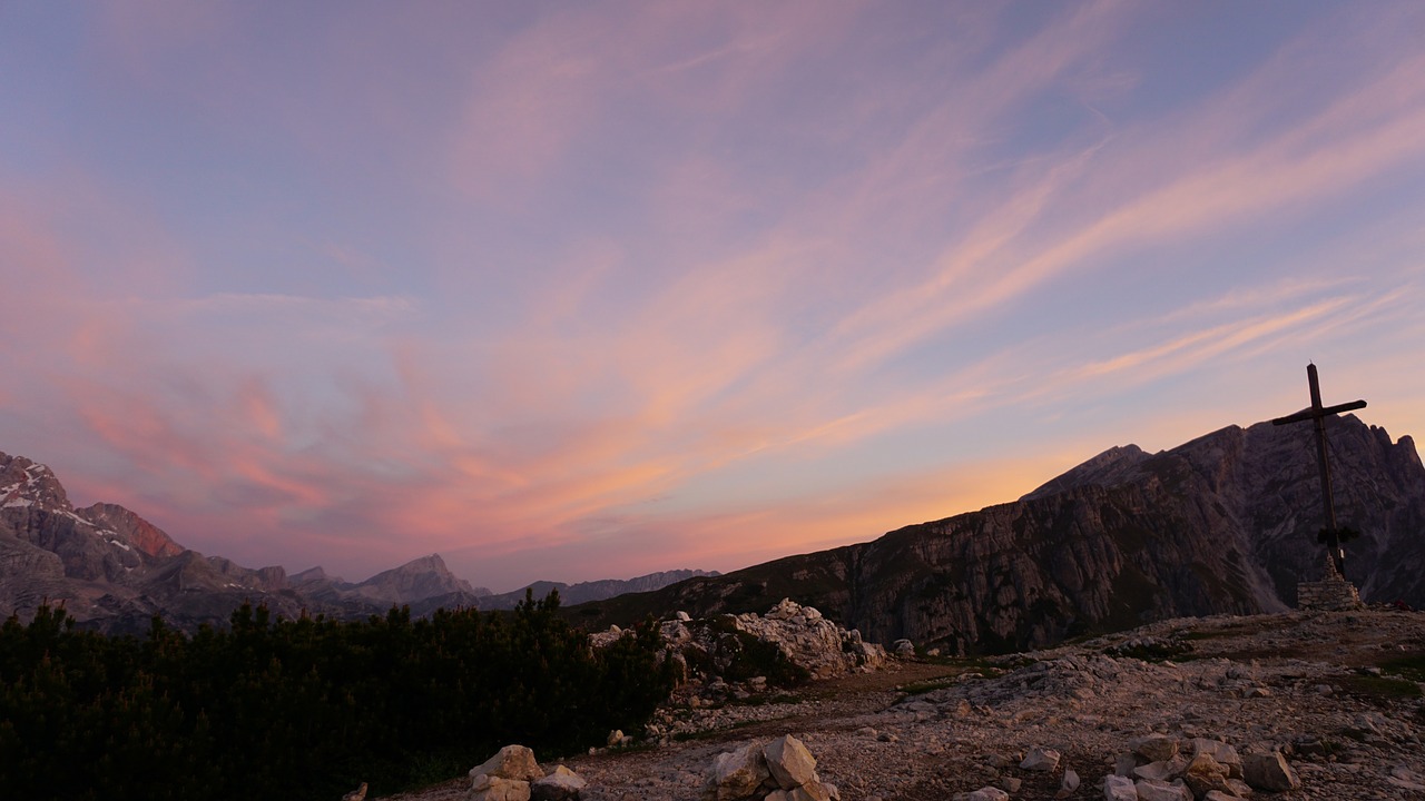 Image - mountains sunrise cross morgenrot