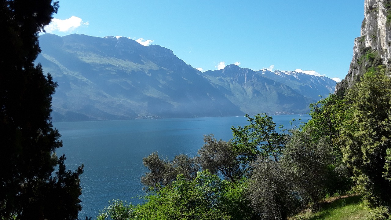 Image - garda tremosine mountains lake