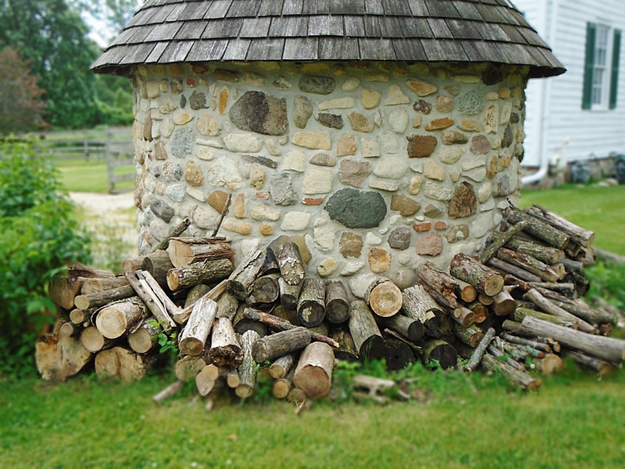 Image - outbuilding wood pile firewood